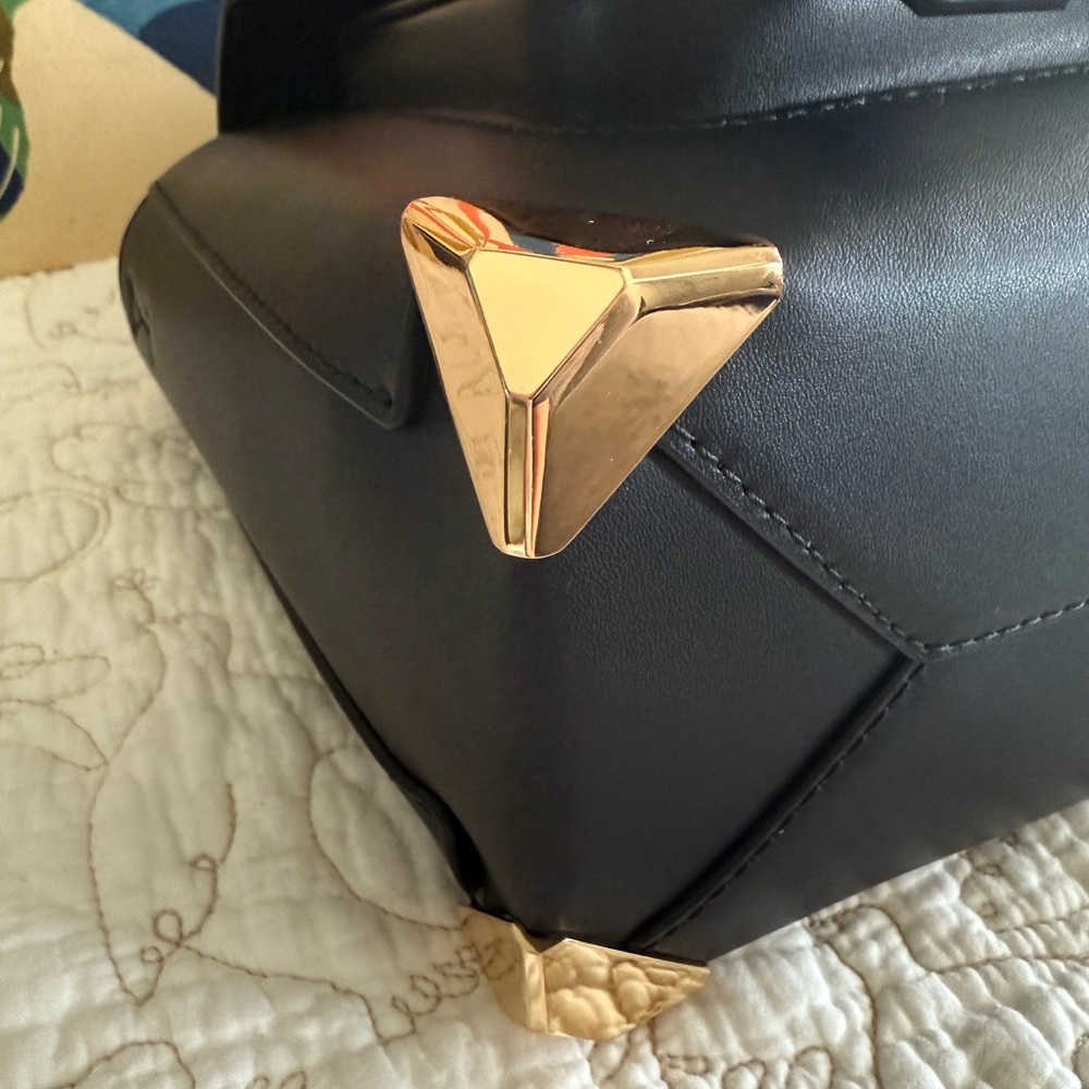 🌟NWT🌟 Michael Kors Manhattan Black & Grey Satchel w/ Gold Accents - Picture 6 of 15